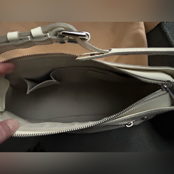 SOLD This is a gorgeous, authentic Louis Vuitton. Feel free to send offers. - Picture 4 of 16